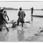 Traversée du fleuve-Expo DAKAR 1976-CC BY-NC Jacques BOUBY