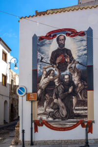 Murale réalisée par Luigi Columbu et dédiée au bienheureux Giovanni Antonio Solinas, jésuite martyrisé par les Indiens en Amérique du Sud.